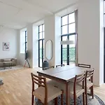 Apartamento Cozy And Bright With Private Car Park