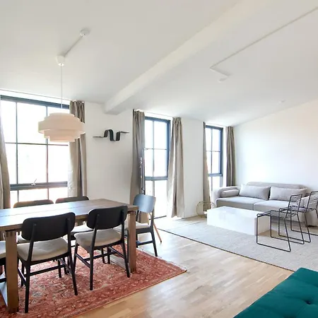 Cozy And Bright With Private Car Park Apartment