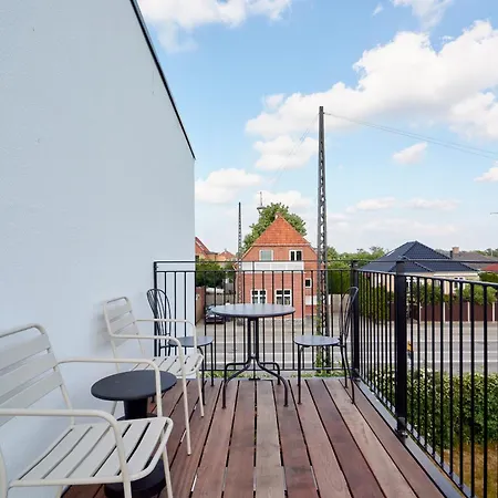 Cozy And Bright With Private Car Park Apartment *