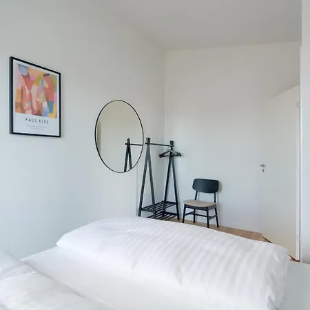 Cozy And Bright With Private Car Park Apartman