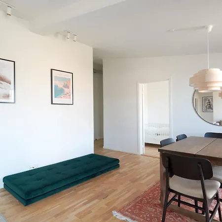 Cozy And Bright With Private Car Park Apartment *