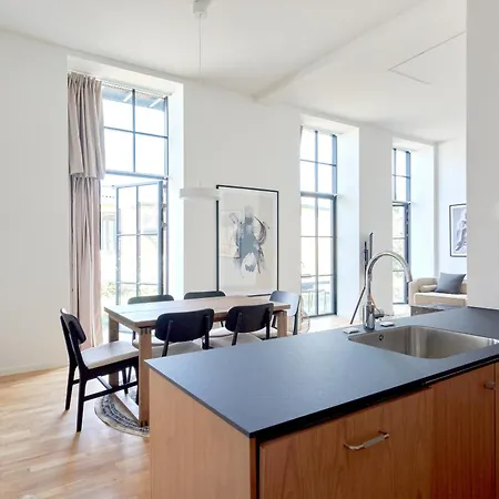 Cozy And Bright With Private Car Park Apartman