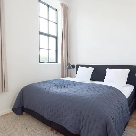 Cozy And Bright With Private Car Park Apartment *