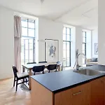 Cozy And Bright With Private Car Park Appartement