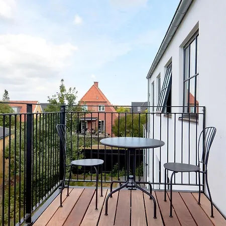 Cozy And Bright With Private Car Park