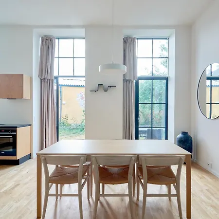 Cozy And Bright With Private Car Park Koppenhága