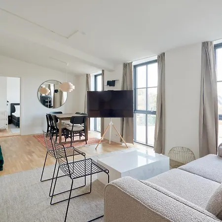 Cozy And Bright With Private Car Park *