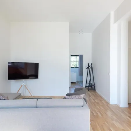 Cozy And Bright With Private Car Park Apartmán