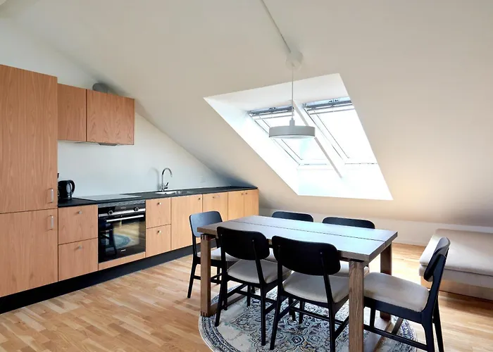 Cozy And Bright With Private Car Park