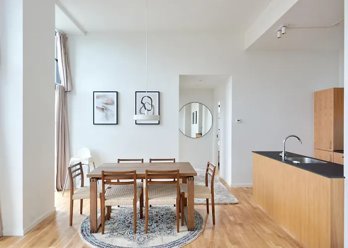 Cozy And Bright With Private Car Park