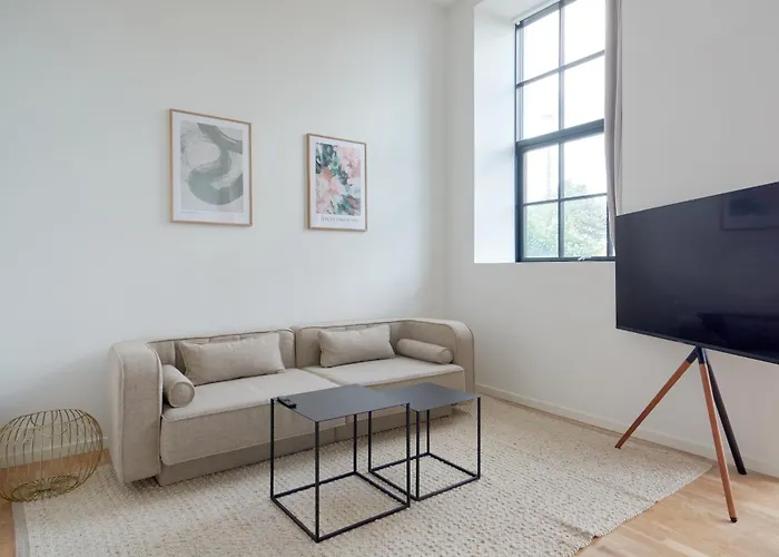 Cozy And Bright With Private Car Park