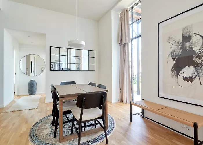 Cozy And Bright With Private Car Park Copenhague