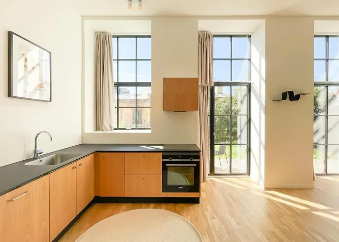 Cozy And Bright With Private Car Park