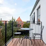 Cozy And Bright With Private Car Park