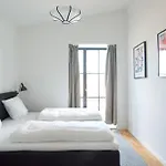 Cozy And Bright With Private Car Park