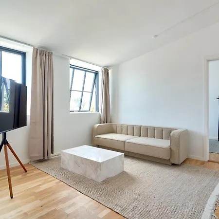 Cozy And Bright With Private Car Park Apartament